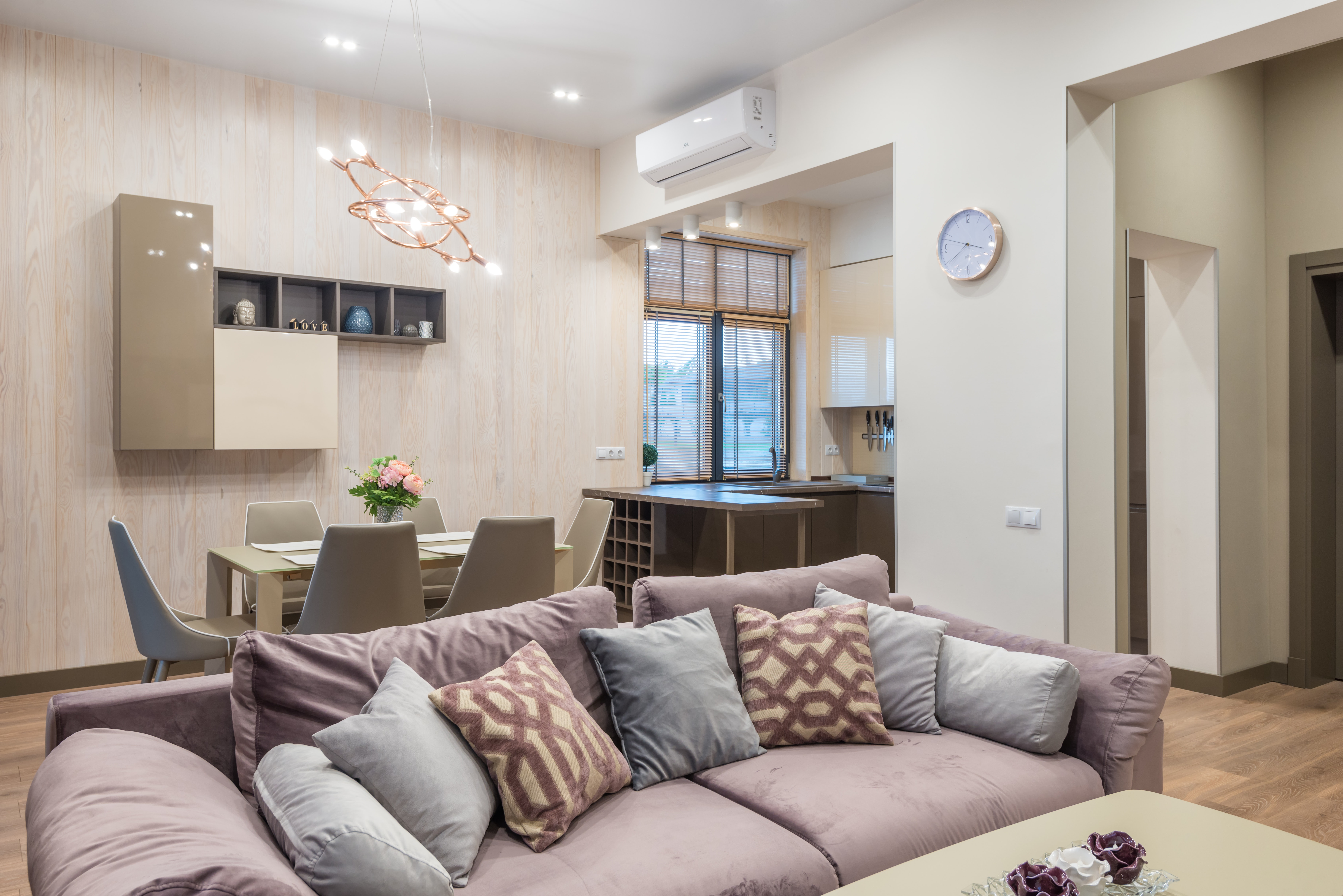 Crearea unei case elegante cu un buget redus: Sfaturi de specialitate pentru un design interior accesibil